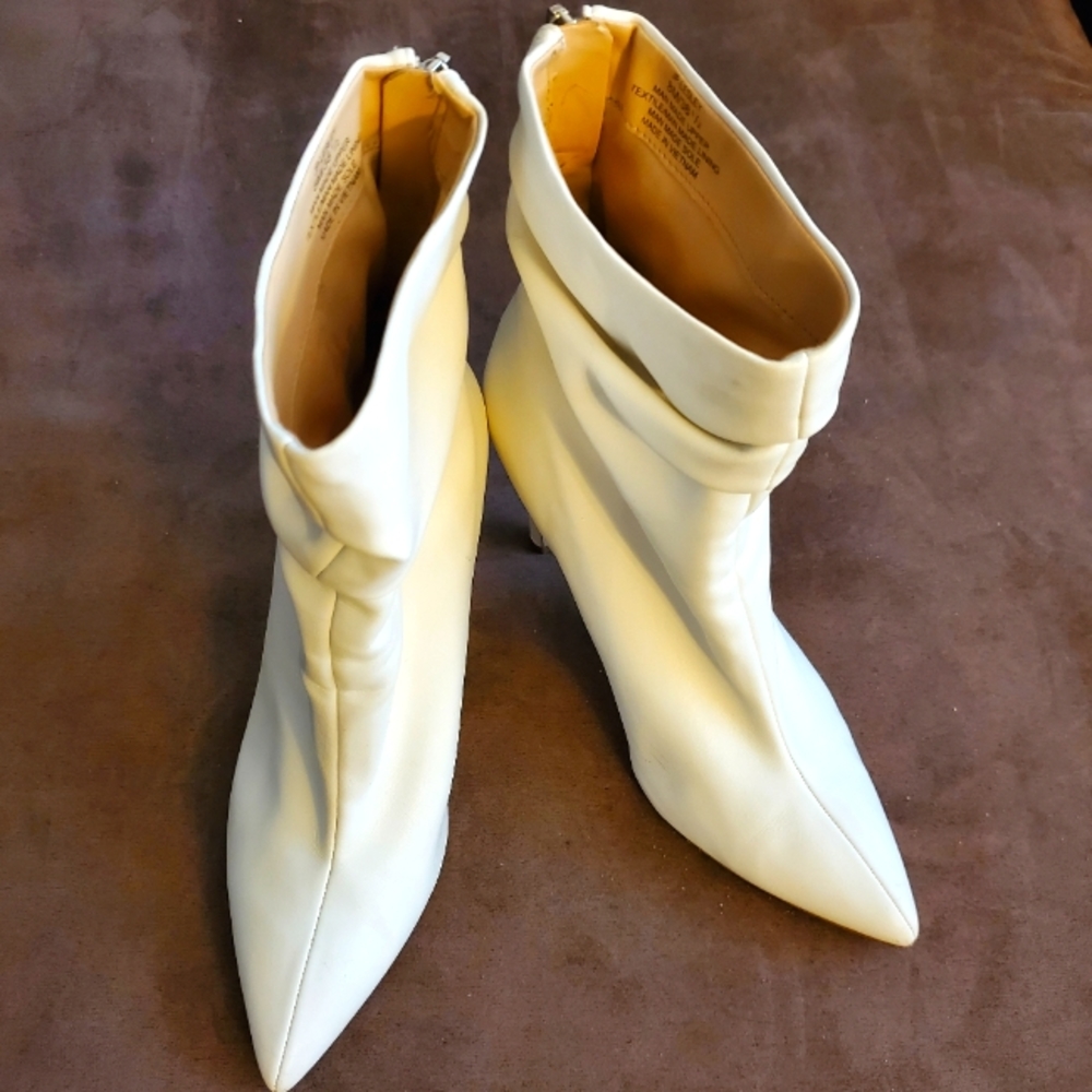 Jessica Simpson White Bootie.
